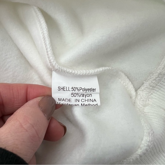 Women’s Caracilia size L oversized white collared sweatshirt. NWT - Picture 5 of 9